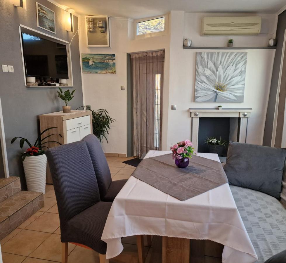 Apartment Ana Lozica With Terrace ดูบรอฟนิก ภายนอก รูปภาพ